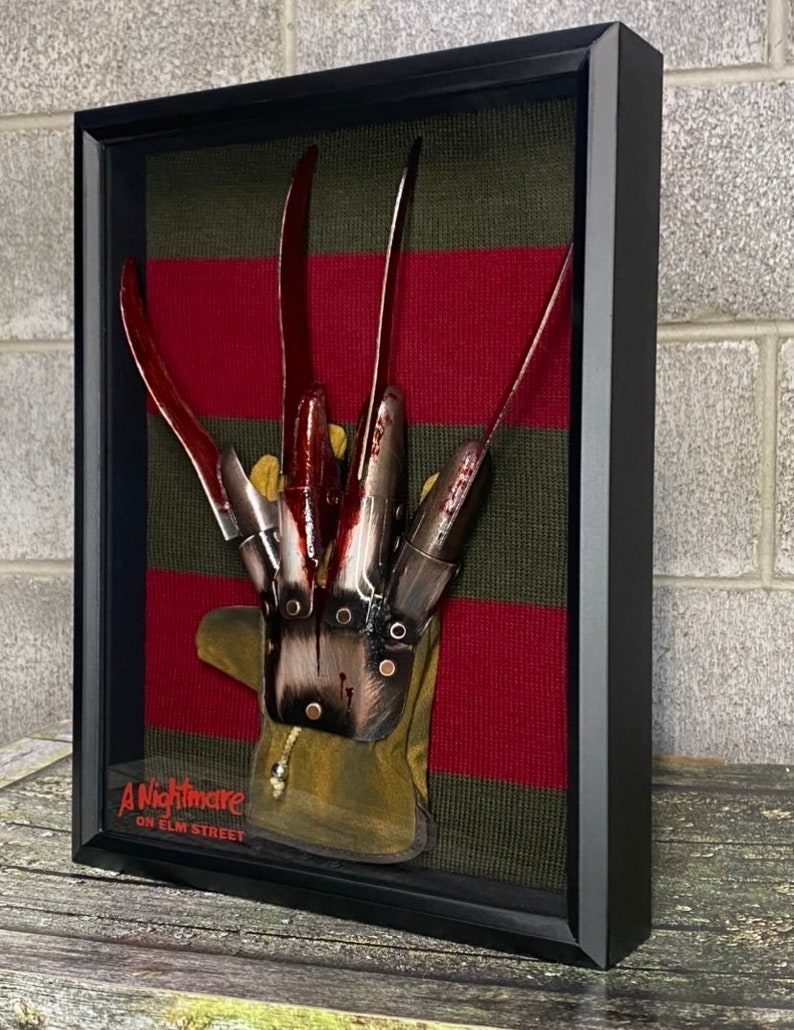 Freddy Krueger Metal Glove & Sweater Shadow Box Horror Movie Prop Memorabilia Collectible A Nightmare On Elm Street Freddy Decor Halloween