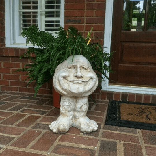 (Gardening Upgrades)MUGGLY'S THE FACE STATUE PLANTER