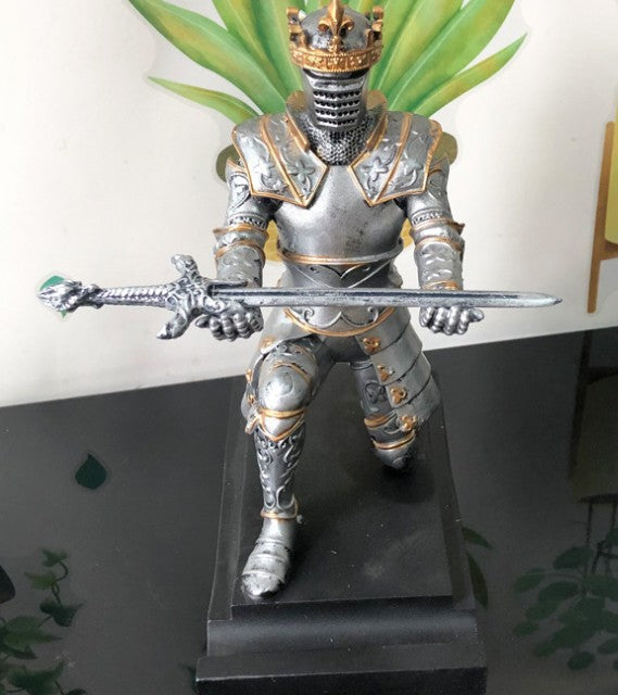 knight pen holder