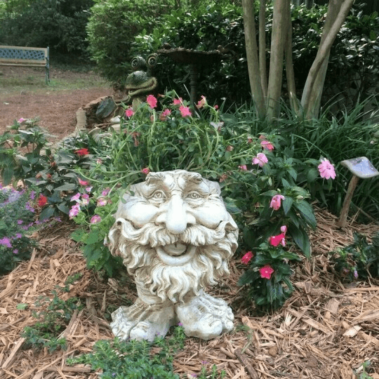 (Gardening Upgrades)MUGGLY'S THE FACE STATUE PLANTER