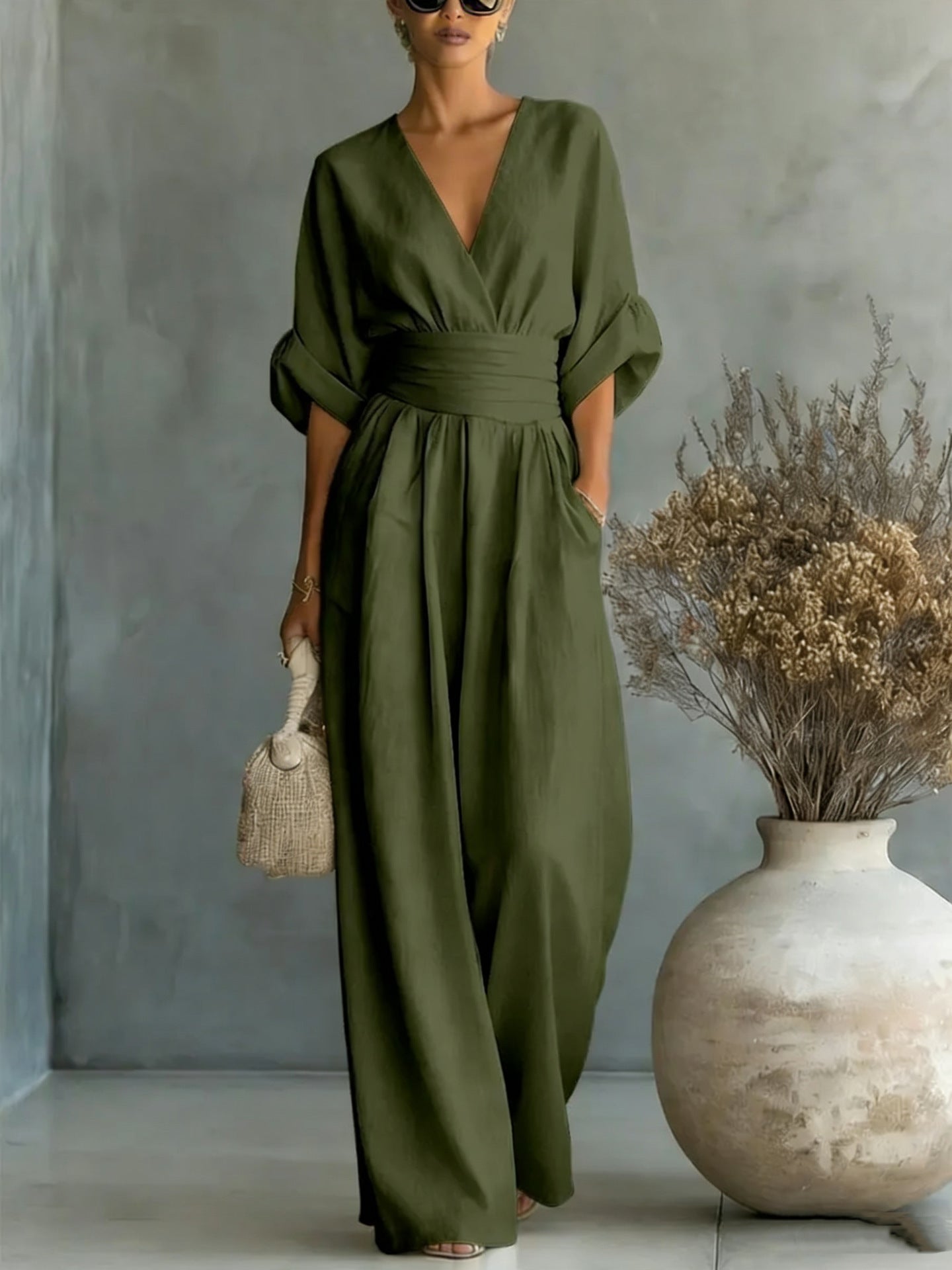 👠Women Solid-Color Elegant V-Neck Jumpsuit with Waist-Defining Fit