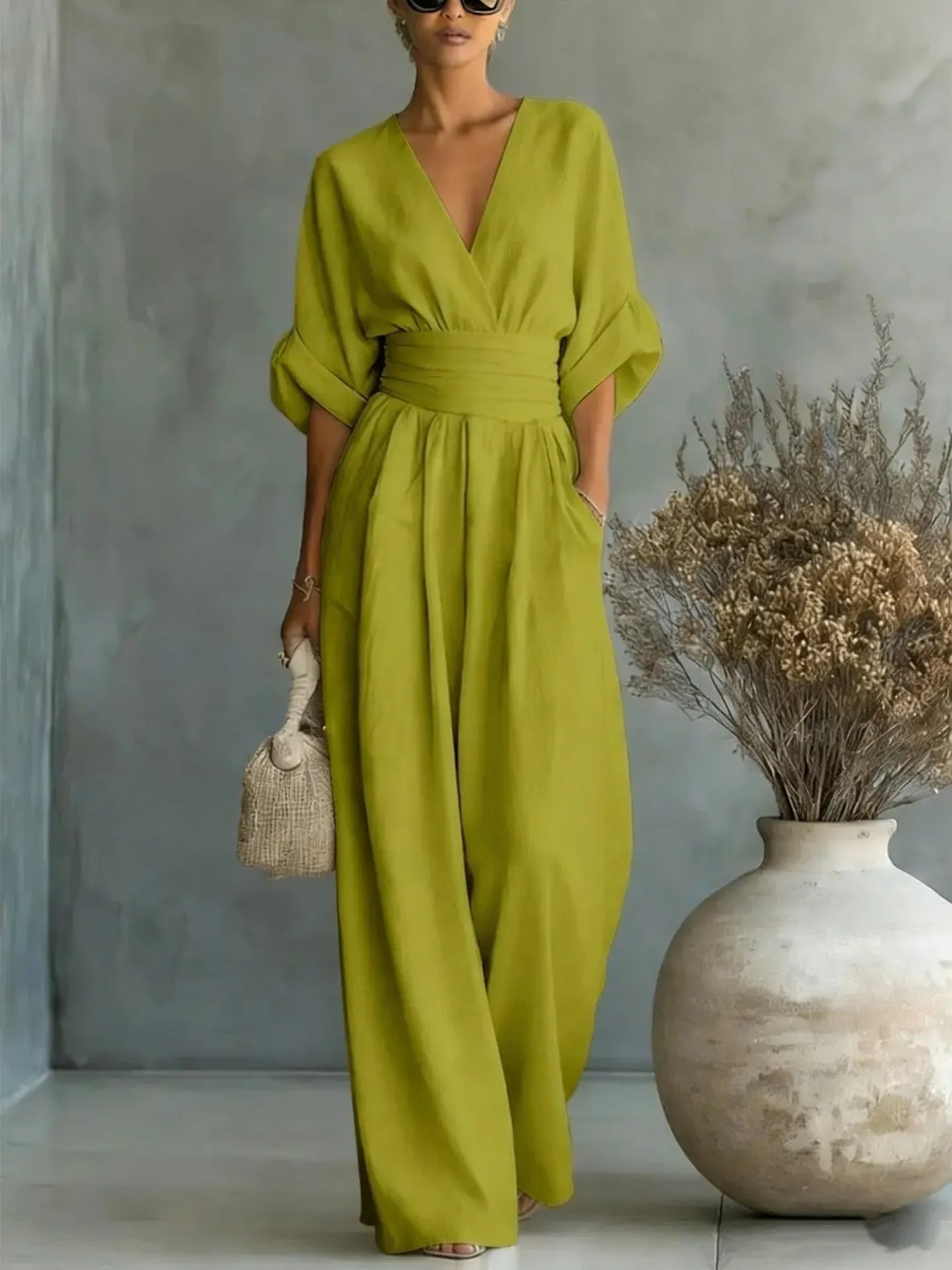 👠Women Solid-Color Elegant V-Neck Jumpsuit with Waist-Defining Fit