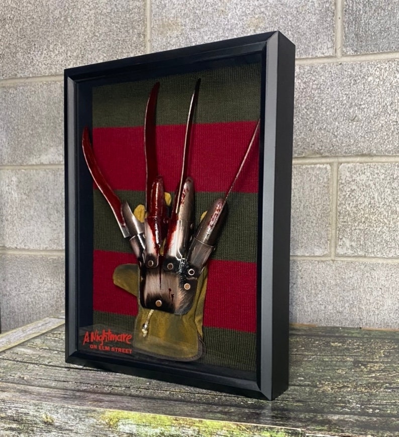 Freddy Krueger Metal Glove & Sweater Shadow Box Horror Movie Prop Memorabilia Collectible A Nightmare On Elm Street Freddy Decor Halloween