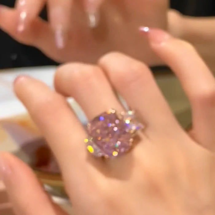 💍Three Stone Brilliant Cut Pink Ring