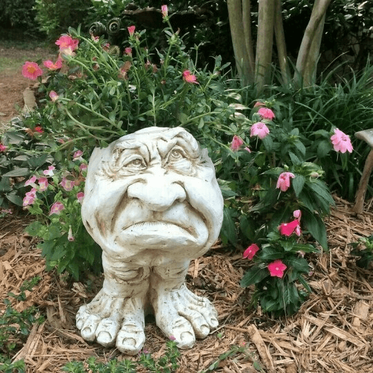 (Gardening Upgrades)MUGGLY'S THE FACE STATUE PLANTER